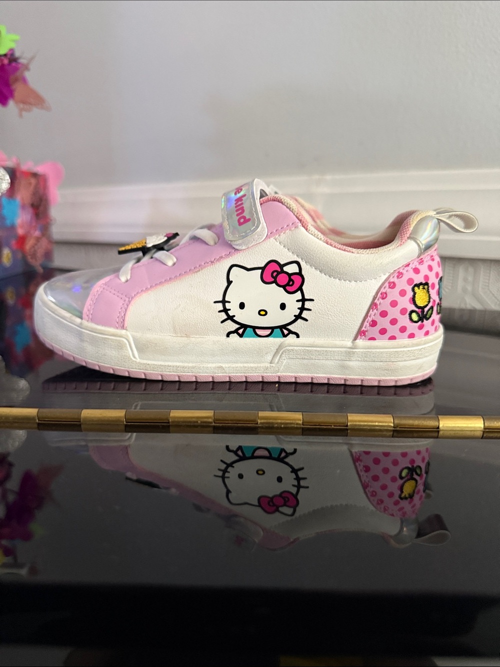 Girls size 2 Hello Kitty Ground Up Girls Sneakers with Velcro Strap